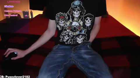 Snapshot of pussylover2182 chatting on 11-18-25, 05:12 pussylover2182 online show from 11-18-25, 05:12