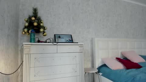 Snapshot of pussysweet9 chatting on 12-24-24, 06:44 Love online show from 12-24-24, 06:44