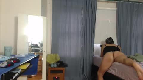Snapshot of putiputi4u chatting on 05-24-26, 01:05 putiputi4u online show from 05-24-26, 01:05