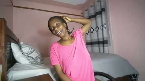 Snapshot of q_pretty chatting on 09-18-25, 07:16 Ivy a little girl full of dreams....be my best online show from 09-18-25, 07:16