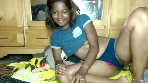 Snapshot of qeen_sexy chatting on 01-31-25, 03:30 queen sexy online show from 01-31-25, 03:30