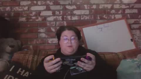 Snapshot of qtbisuccubi chatting on 12-18-25, 04:35 Br4tty Bunny online show from 12-18-25, 04:35