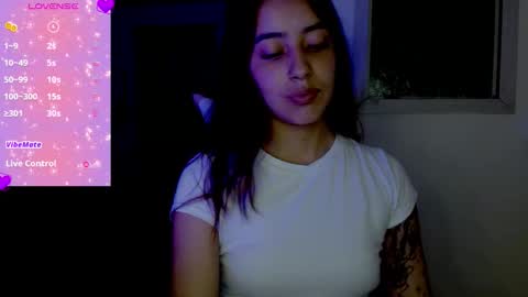 Snapshot of quee_tiana chatting on 11-18-25, 12:49 your princess online show from 11-18-25, 12:49