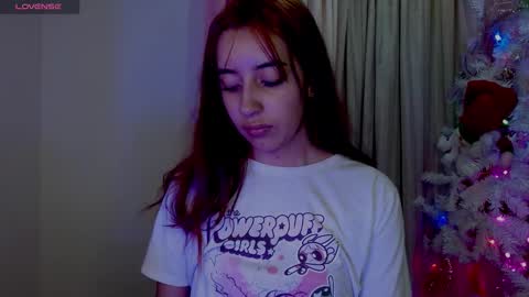 Snapshot of quee_tiana chatting on 12-17-25, 11:33 your princess online show from 12-17-25, 11:33