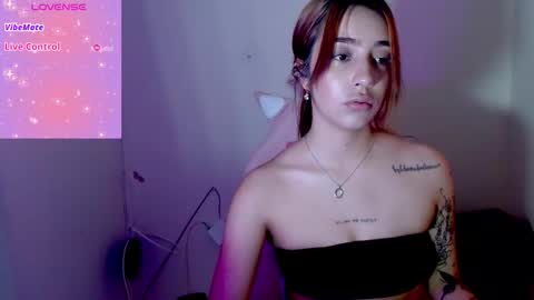 Snapshot of quee_tiana chatting on 03-24-26, 09:09 your princess online show from 03-24-26, 09:09