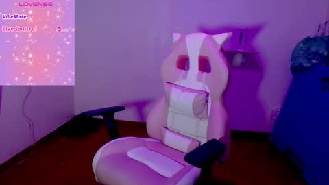 Snapshot of quee_tiana chatting on 04-16-26, 07:47 your princess online show from 04-16-26, 07:47