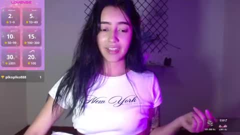 Snapshot of quee_tiana chatting on 06-30-26, 09:38 your princess online show from 06-30-26, 09:38