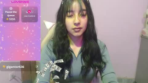 Snapshot of quee_tiana chatting on 07-19-26, 03:54 your princess online show from 07-19-26, 03:54