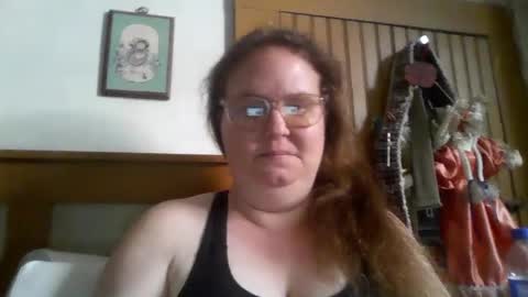 Snapshot of queen211869 chatting on 12-16-25, 08:14 Queenjenny online show from 12-16-25, 08:14