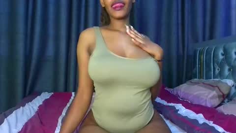 Snapshot of queen321850 chatting on 12-18-25, 06:41 queen321850 online show from 12-18-25, 06:41