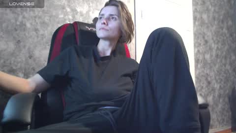 Lola online show from 11-11-25, 07:41