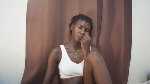 Snapshot of queen_0012 chatting on 05-20-26, 12:00 asher online show from 05-20-26, 12:00