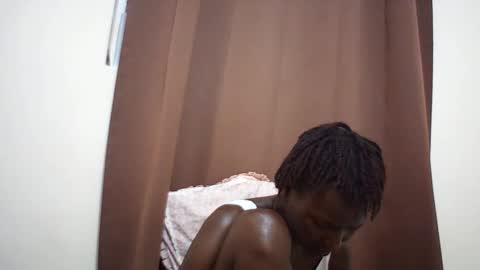 Snapshot of queen_0012 chatting on 05-24-26, 06:13 asher online show from 05-24-26, 06:13