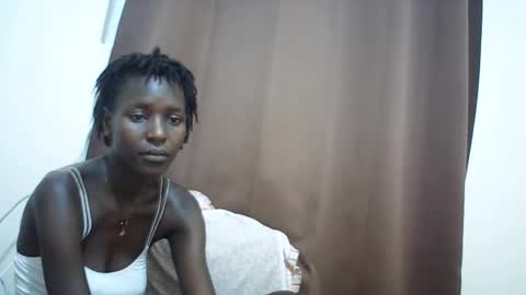 Snapshot of queen_0012 chatting on 05-28-26, 02:31 asher online show from 05-28-26, 02:31