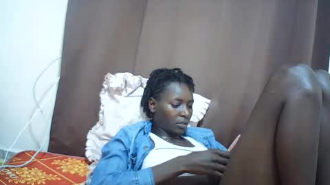 Snapshot of queen_0012 chatting on 05-28-26, 07:00 asher online show from 05-28-26, 07:00