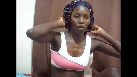 Snapshot of queen_0012 chatting on 06-08-26, 03:40 asher online show from 06-08-26, 03:40