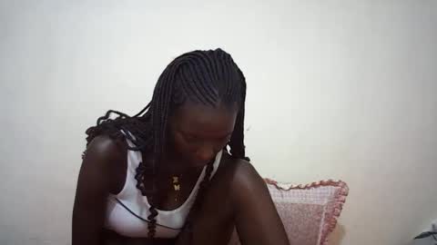 Snapshot of queen_0012 chatting on 06-11-26, 12:43 asher online show from 06-11-26, 12:43