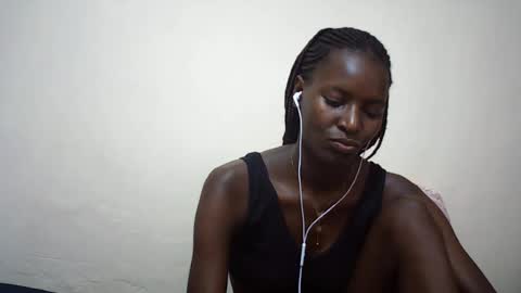 Snapshot of queen_0012 chatting on 06-23-26, 07:17 asher online show from 06-23-26, 07:17