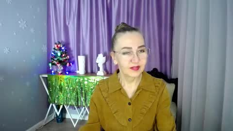 Snapshot of queen_a_n_i chatting on 01-02-25, 01:19 A N I Ill be here on December 1st online show from 01-02-25, 01:19