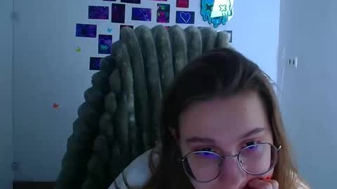 Snapshot of queen_amelie chatting on 02-19-26, 01:07 Amelie online show from 02-19-26, 01:07