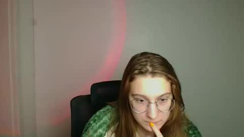 Snapshot of queen_amelie chatting on 02-20-26, 06:48 Amelie online show from 02-20-26, 06:48