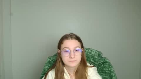 Snapshot of queen_amelie chatting on 02-21-26, 12:17 Amelie online show from 02-21-26, 12:17