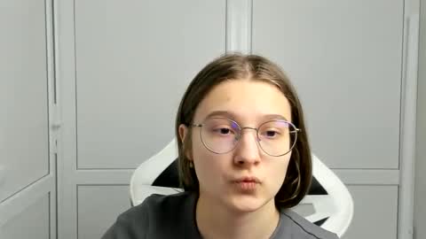 Amelie online show from 03-22-26, 07:56