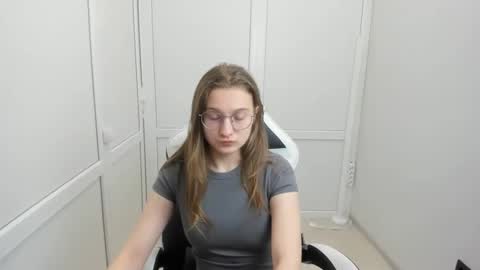 Amelie online show from 03-28-26, 08:14