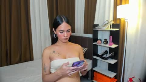 Snapshot of queen_dyosa chatting on 12-18-25, 08:31 Queen Dyosa online show from 12-18-25, 08:31