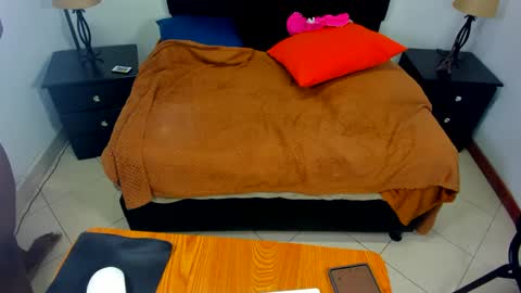 Snapshot of queen_ebony_69 chatting on 12-15-24, 04:07 Queen online show from 12-15-24, 04:07