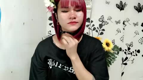 Snapshot of queen_elicktra chatting on 02-05-25, 04:36 JOY online show from 02-05-25, 04:36