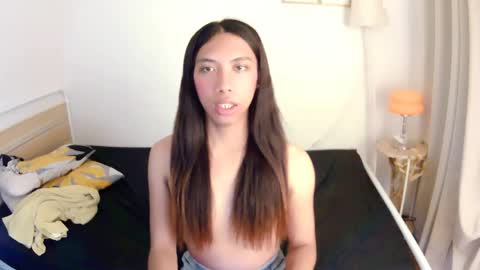 Snapshot of queen_gia chatting on 04-23-26, 12:40 queen_gia online show from 04-23-26, 12:40