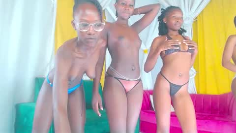 Snapshot of queen_goddess01 chatting on 02-06-26, 08:23 queen online show from 02-06-26, 08:23