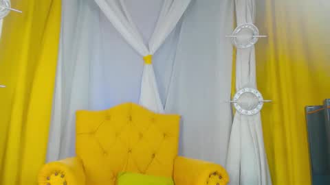 Snapshot of queen_goddess01 chatting on 03-03-26, 08:59 queen online show from 03-03-26, 08:59