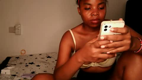 Snapshot of queen_joy123 chatting on 11-22-25, 04:44 queen_joy123 online show from 11-22-25, 04:44