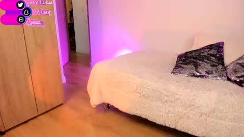 Snapshot of queen_liana chatting on 12-20-24, 07:33 Liana online show from 12-20-24, 07:33