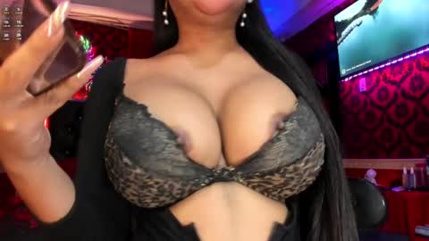 Snapshot of queen_lily chatting on 01-15-25, 06:22 Lily online show from 01-15-25, 06:22