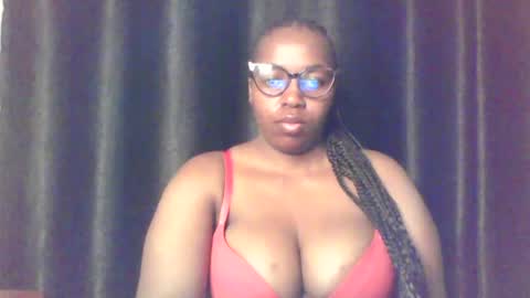 Snapshot of queen_melanine chatting on 06-14-26, 04:03 QUEEN online show from 06-14-26, 04:03