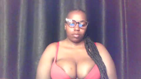 Snapshot of queen_melanine chatting on 06-20-26, 04:59 QUEEN online show from 06-20-26, 04:59
