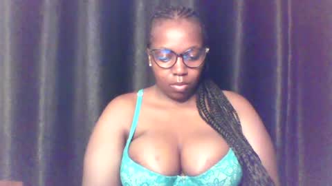 Snapshot of queen_melanine chatting on 06-21-26, 03:53 QUEEN online show from 06-21-26, 03:53