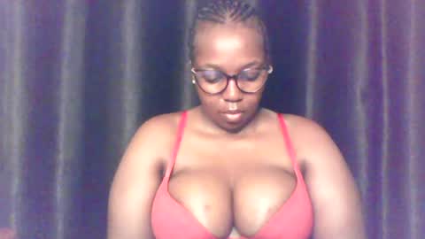 Snapshot of queen_melanine chatting on 06-22-26, 03:58 QUEEN online show from 06-22-26, 03:58