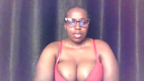 Snapshot of queen_melanine chatting on 06-28-26, 03:29 QUEEN online show from 06-28-26, 03:29