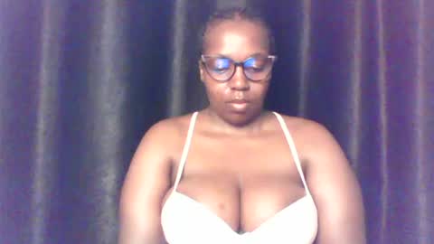 Snapshot of queen_melanine chatting on 06-29-26, 03:46 QUEEN online show from 06-29-26, 03:46