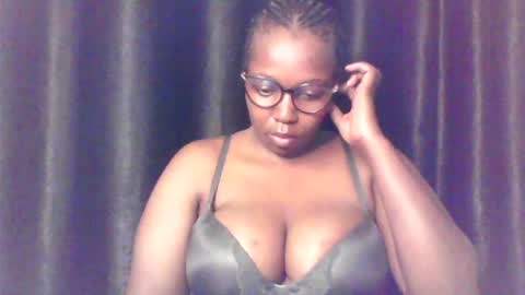 Snapshot of queen_melanine chatting on 07-02-26, 03:45 QUEEN online show from 07-02-26, 03:45