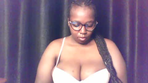 Snapshot of queen_melanine chatting on 07-05-26, 03:56 QUEEN online show from 07-05-26, 03:56