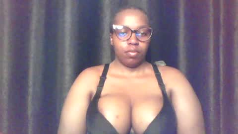 Snapshot of queen_melanine chatting on 07-08-26, 03:44 QUEEN online show from 07-08-26, 03:44