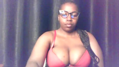 Snapshot of queen_melanine chatting on 07-12-26, 03:52 QUEEN online show from 07-12-26, 03:52