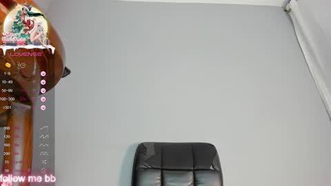 Snapshot of queen_natty chatting on 12-22-24, 01:23 Natty brow online show from 12-22-24, 01:23