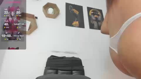 Snapshot of queen_natty chatting on 09-12-25, 02:28 Natty brow online show from 09-12-25, 02:28