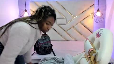 Snapshot of queen_perla_ chatting on 01-07-25, 11:16 online show from 01-07-25, 11:16